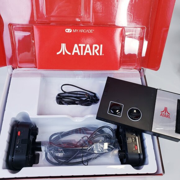 Atari Gamestation Pro with 2 Joysticks and 200 Games - Picture 5 of 8